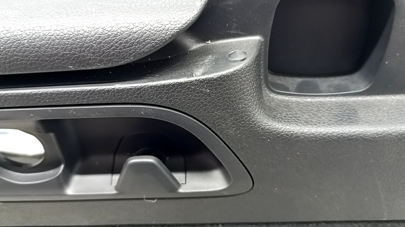 Left arch trim for Mercedes GLC 20-22 under electric door, black, with plugs, scratches