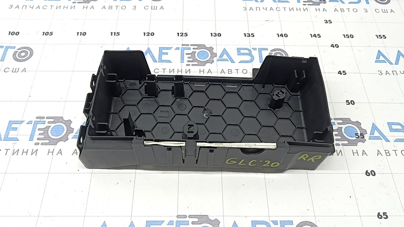 The trunk fuse box housing of the Mercedes GLC 16-22