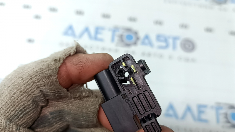 The driver's seat position sensor on a Ford Fusion mk5 13-20 has a broken mount.