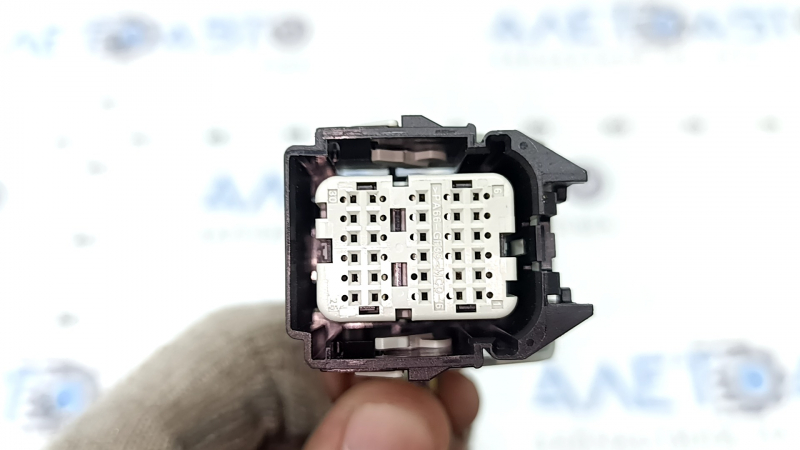 Small chip for the SRS airbag module and airbag computer of the Ford Fusion mk5 13-20