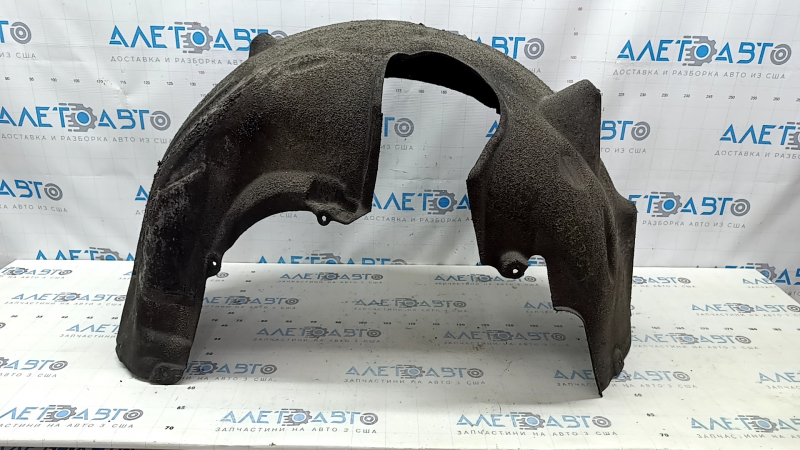 The rear right fender liner of a BMW 5 G30 17-23 has a torn fastener.