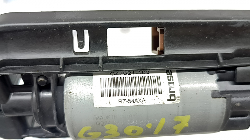 Motor for longitudinal adjustment of the driver's seat BMW 5 G30 17-23 with memory, with a bracket