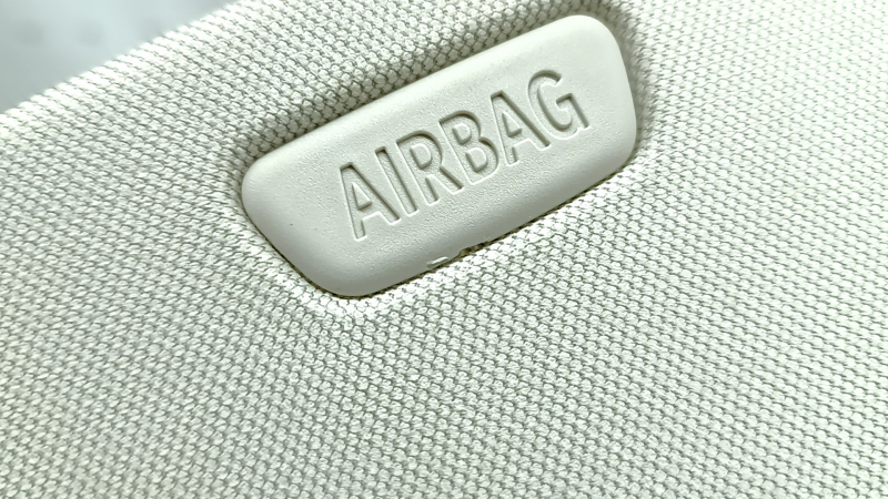 BMW X7 G07 19-25 Elfenbein-Weiss rear pillar trim with plug, scratches, scratch on the plug, needs cleaning