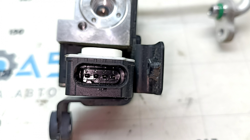 Hyundai Ioniq 5 22-24 air conditioner heater valve with tube and bracket, broken housing