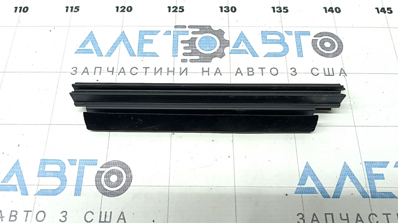 Inner glass seal for the rear right door of a BMW X7 G07 19-25 under the curtain, rear