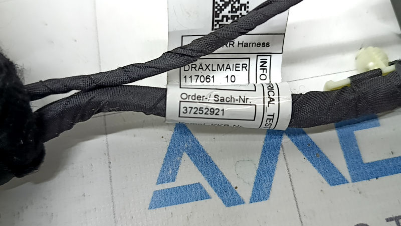 Wiring for the rear right door of a BMW X7 G07 19-25 for keyless entry and a door closer
