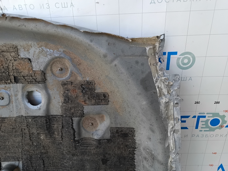 The trunk trough of the Mazda CX-5 17-24 has been sawed off.