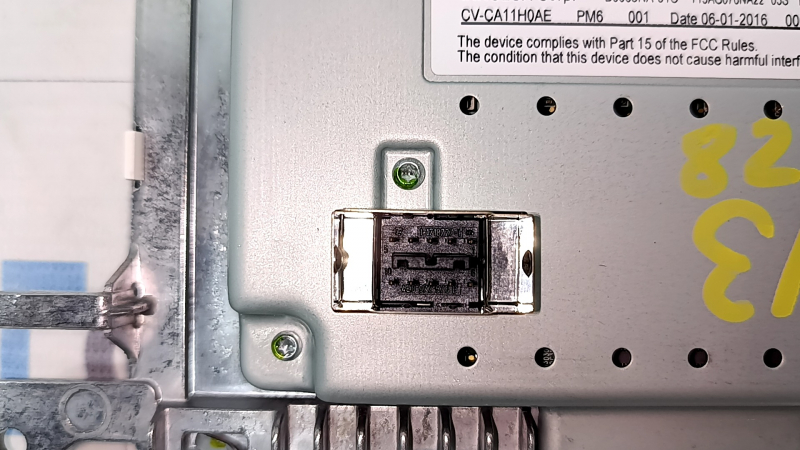 The monitor, display, and navigation of the Audi Q5 8R 09-17 are worn out.
