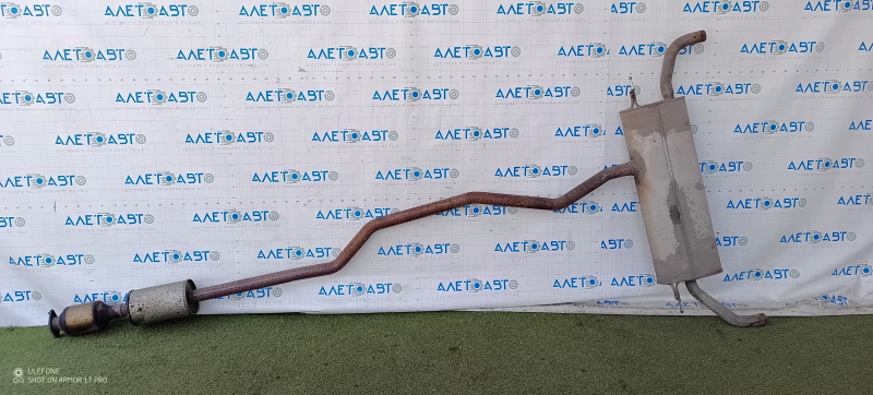 Lincoln MKZ 13-20 hybrid exhaust pipe with catalytic converter, rusty