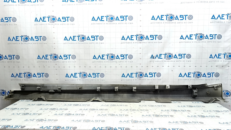 Right side sill for Honda Accord 18-22 with chrome, white, scratches, broken fasteners, crack