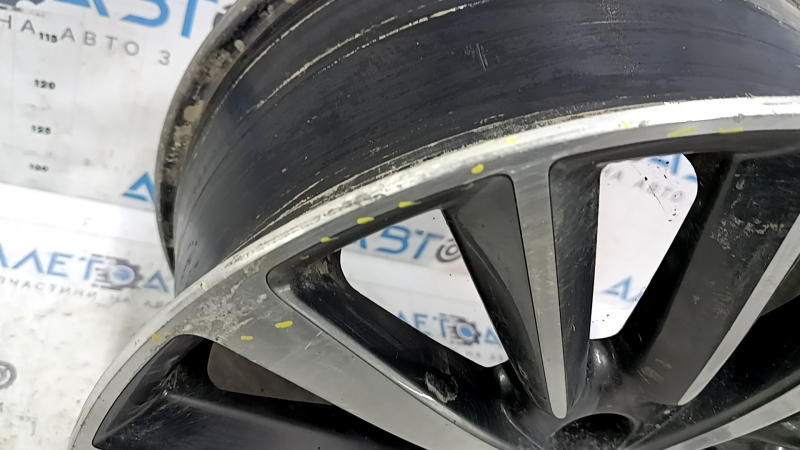 R18x8J Lincoln MKZ 17-20 wheel rim, curb, corrosion, missing fragment, in need of repair