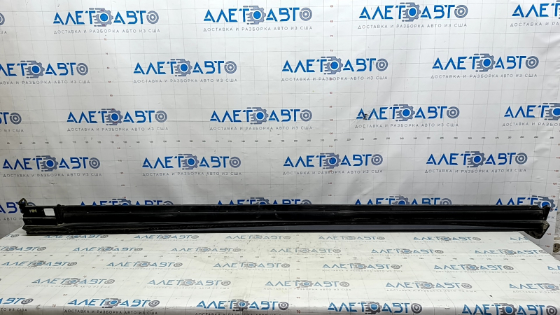 Left side sill for Mazda CX-30 20-23 with seal and mudguard, structure, scratches