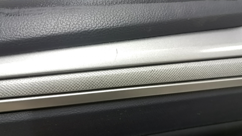 Front left door panel for Ford Fusion mk5 17-20, black with black insert, cloth, leather armrest, gray molding, with handle, scratches