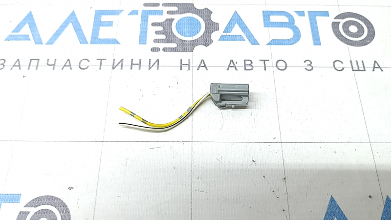 Turn signal connector for the outer fender light on the left Toyota Camry v40 07-09