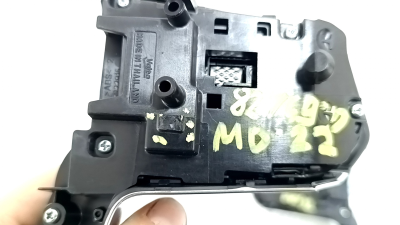 Mitsubishi Outlander 22-25 steering wheel control buttons for radar and 360-degree cameras, broken mount