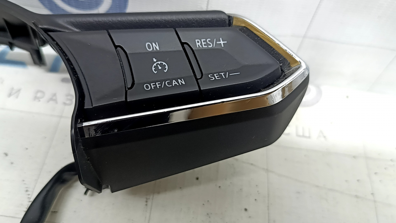 The steering wheel controls on the Mazda CX-9 16-21 are peeling off the chrome, scratches on the chrome