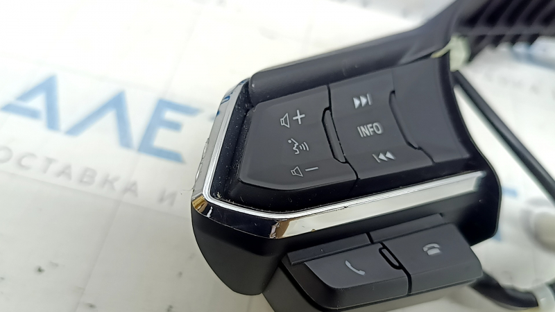 The steering wheel controls on the Mazda CX-9 16-21 are peeling off the chrome, scratches on the chrome