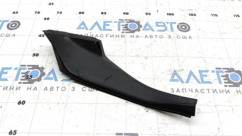 Left wiper grille seal Toyota Sienna 21-25