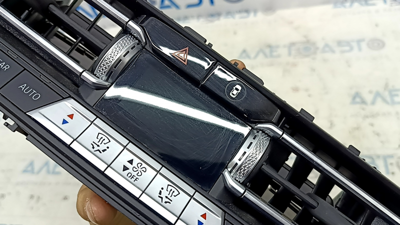 BMW 3 G20 19-23 climate control with heated seats and air vents, scratches on the monitor