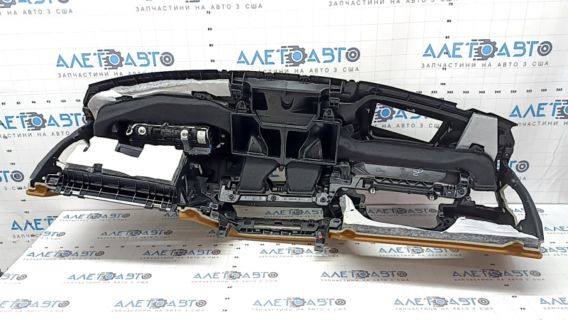 BMW 3 G20 19-22 black and brown COGNAC dashboard with AIRBAG, with speaker grille