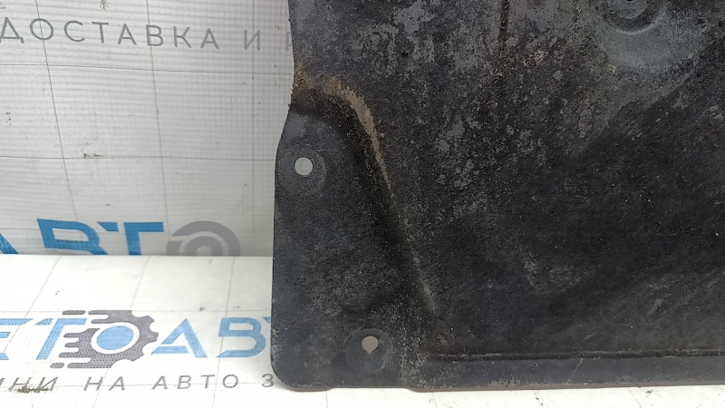 The rear engine guard of the BMW 3 Series 19-25 RWD is worn out.
