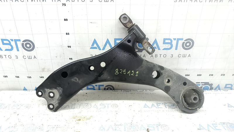 The lower front left control arm of a Toyota Sienna 21-24 has a cracked silent block.