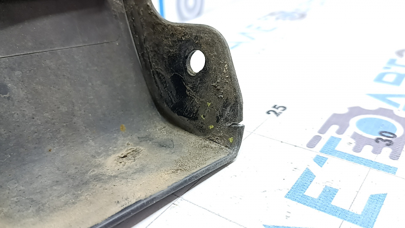 Front left fender arch trim for VW Tiguan 2018 (scratches, cracked mount, crack, scratches)
