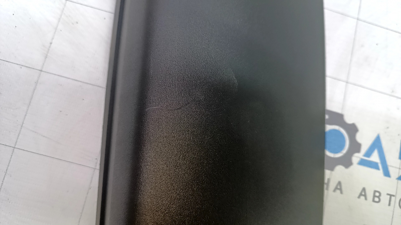 Mitsubishi Outlander 14-20 black upper trunk trim with scratches