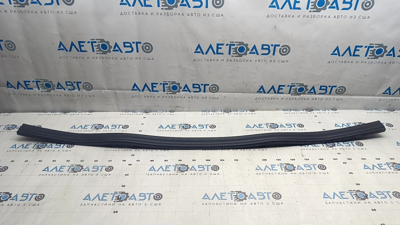 Rear center hood seal for Audi E-Tron 19-23 on the windshield wiper grille