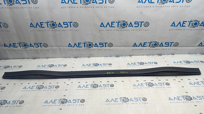 Rear center hood seal for Audi E-Tron 19-23 on the windshield wiper grille