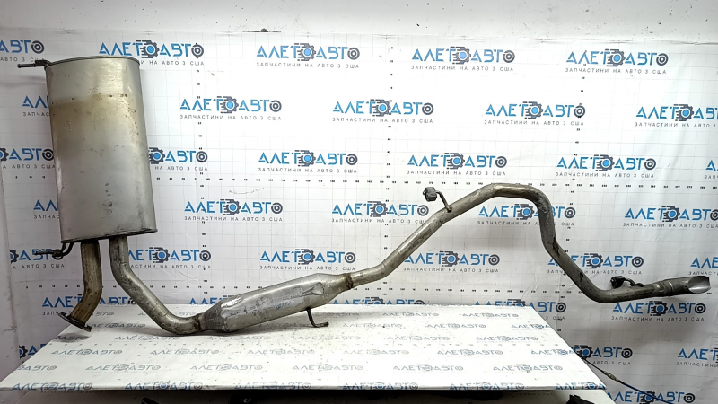 The exhaust pipe, the middle part with the barrel of Toyota Sienna 21-24, is crushed by the resonator.