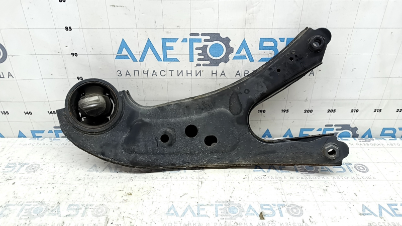 The rear left trailing arm of a Toyota Sienna 21-24 has a cracked silent block.