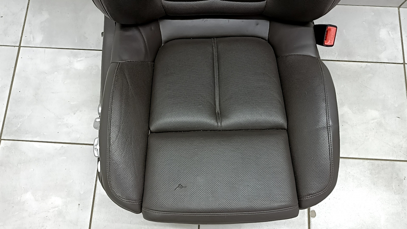 Passenger seat for Porsche Macan 15-18 with airbag, electric, heated, ventilated, grey achatgrau leather, scratches, tears, dents