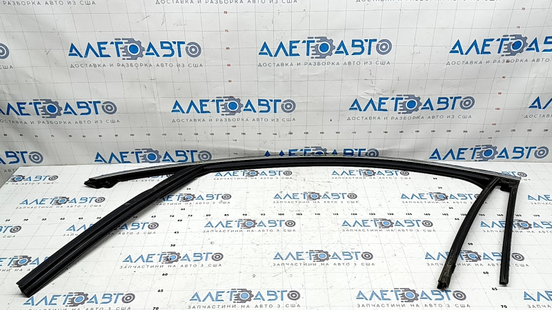 Upper front left door molding for Ford Escape MK4 20-24 chrome, with glass seal, butt