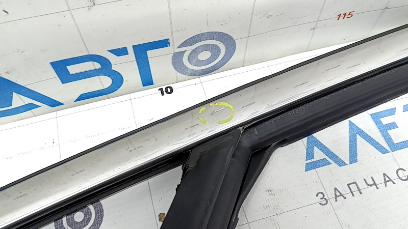 Upper front left door molding for Ford Escape MK4 20-24 chrome, with glass seal, butt