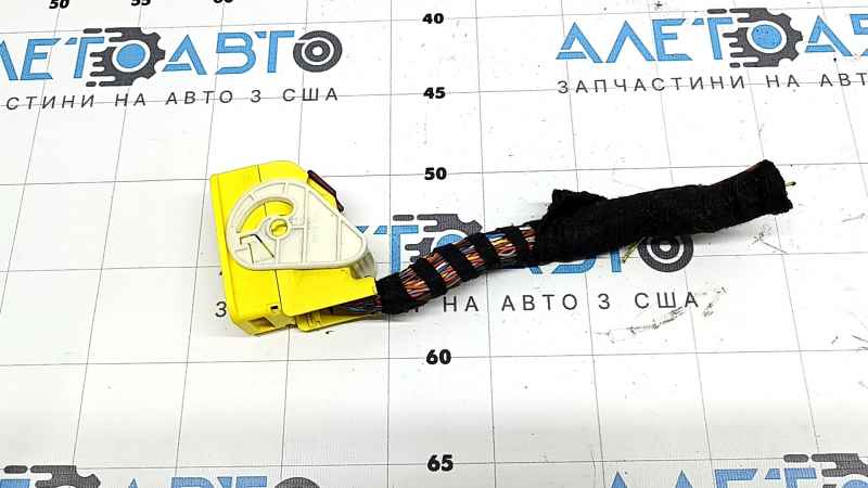 A chip for the SRS airbag module of the Porsche Macan 15-25