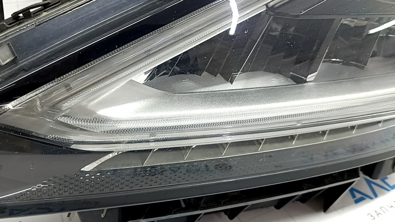 Left front headlight assembly for Nissan Murano z52 19-21 rest LED, broken mount, peeling paint, scratches