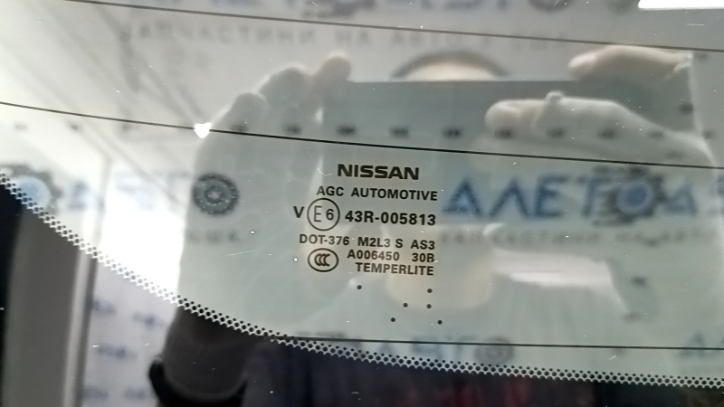 Naked tailgate with glass for a Nissan Murano z52, 20-24 tinted, blue RAY, dent, scratches on the glass