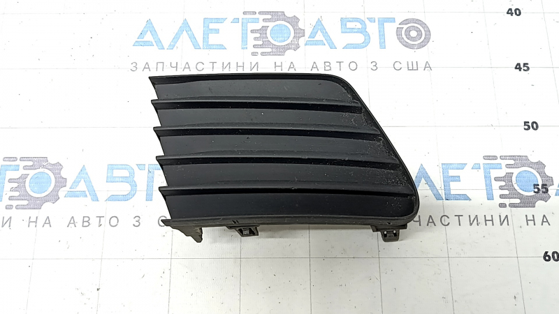 Left front bumper grille for Toyota Prius V 12-14 pre-restyling, without fog lights, textured, sand