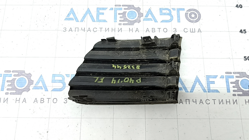 Left front bumper grille for Toyota Prius V 12-14 pre-restyling, without fog lights, textured, sand