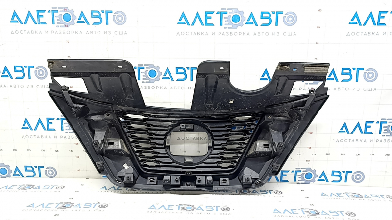 Nissan Rogue 17-20 grille without camera, under radar, under round emblem, Japan built, broken mount