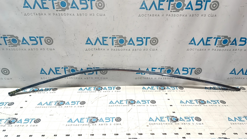 Upper front right door molding for Toyota Camry v55 15-17 USA, chrome, scratches, dent from inside