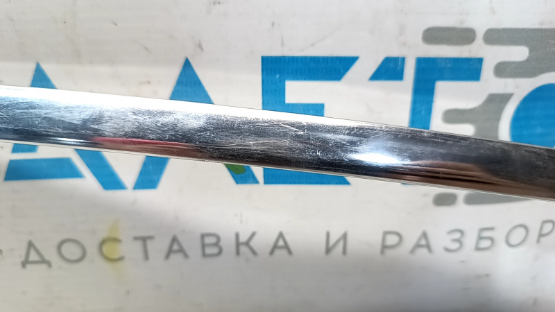 Upper front right door molding for Toyota Camry v55 15-17 USA, chrome, scratches, dent from inside