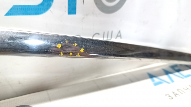 Upper front right door molding for Toyota Camry v55 15-17 USA, chrome, scratches, dent from inside