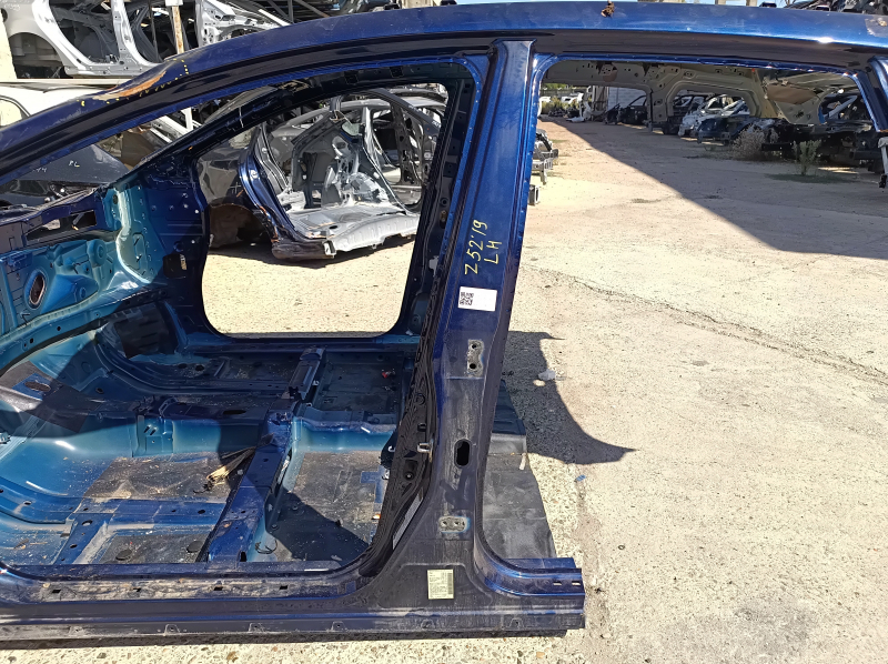 The central left body pillar of the Nissan Murano z52 19-24 on the body