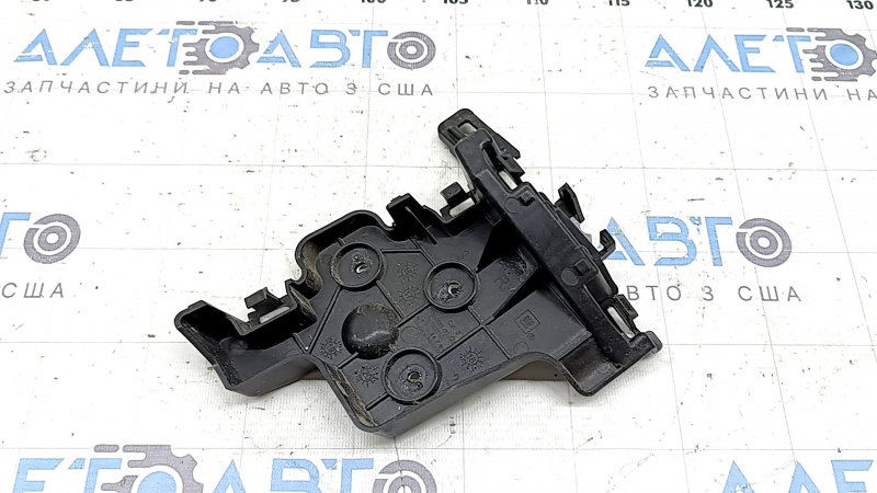 Right rear bumper mount under the headlight of a Chevrolet Equinox 18-24 Mexico built, crack in the mount