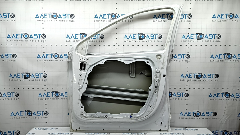 The bare front right door of a Hyundai Tucson 22-24 white TW3, dent, bump