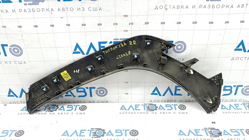 Rear right fender arch trim for Hyundai Tucson 22-24: structure, scratches, broken fasteners