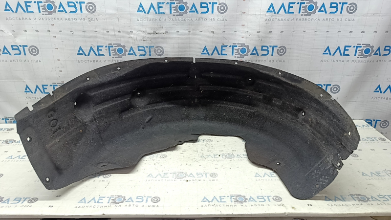 The rear left fender liner of the BMW X3 G01 18-21 is torn.