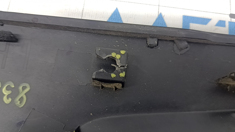 Left rear fender trim for Hyundai Tucson 22-25, matte chrome, broken fasteners, cracks in fasteners, scratches